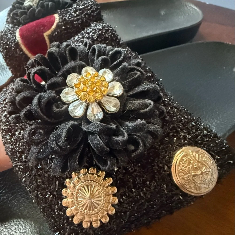 Size 10 women's sandals embellished pendants floral rhinestones, velvet heart - Picture 11 of 13